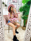 Top crop con rose rosa