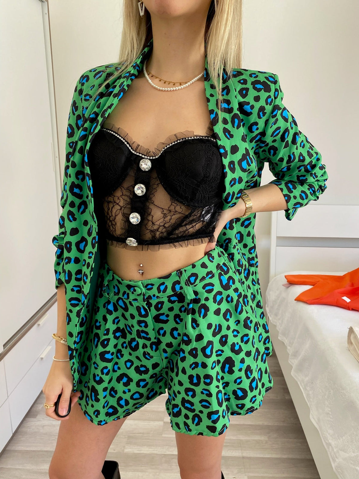 Completo giacca e Short maculato verde