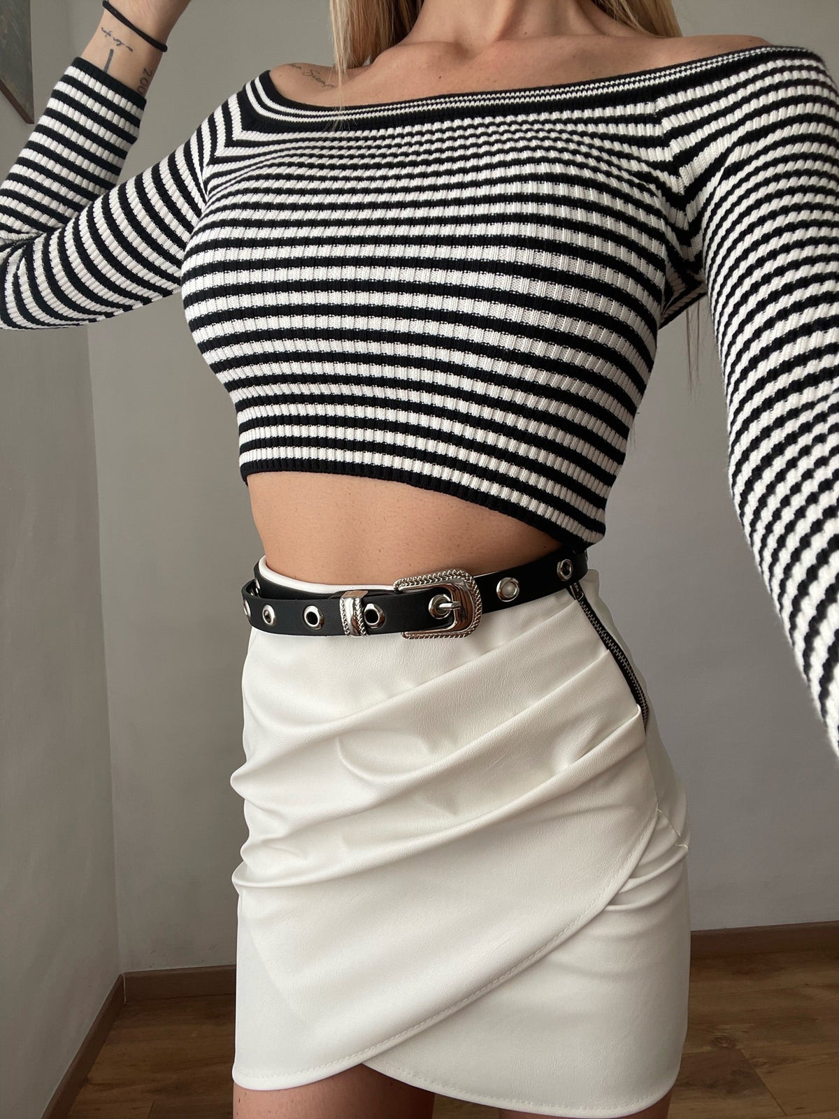 Gonna in ecopelle con zip laterale bianca