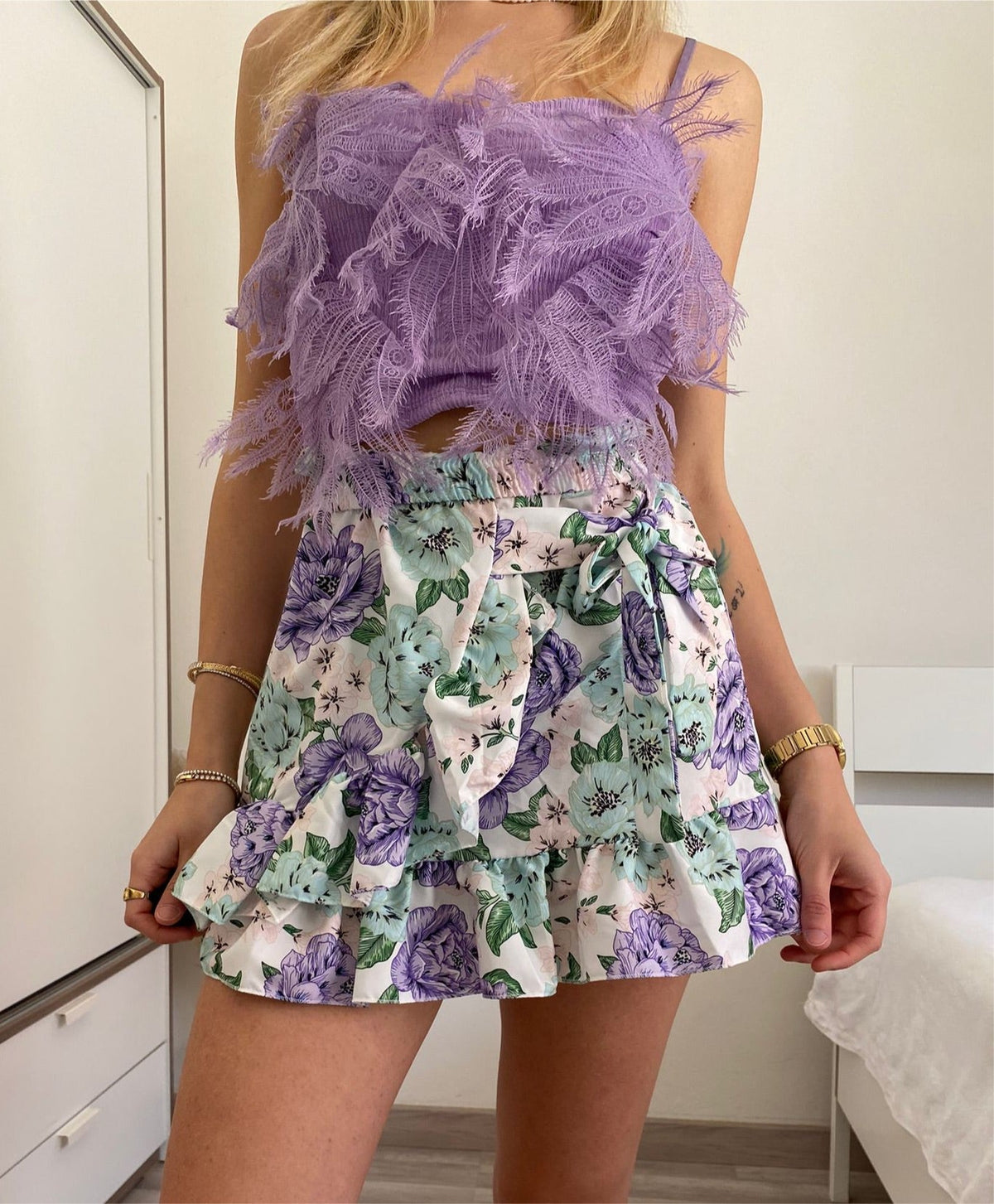 Top con piume lilla