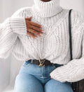 Maglione a collo trama a trecce