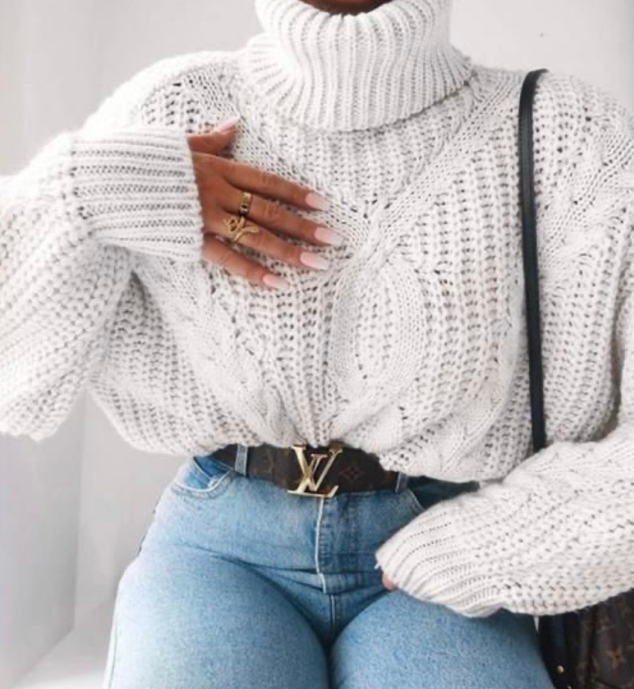Maglione a collo trama a trecce