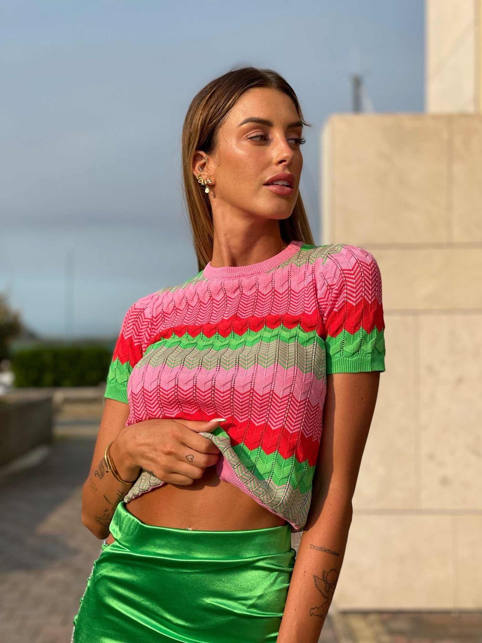 Maglia rosa e verde con cuori