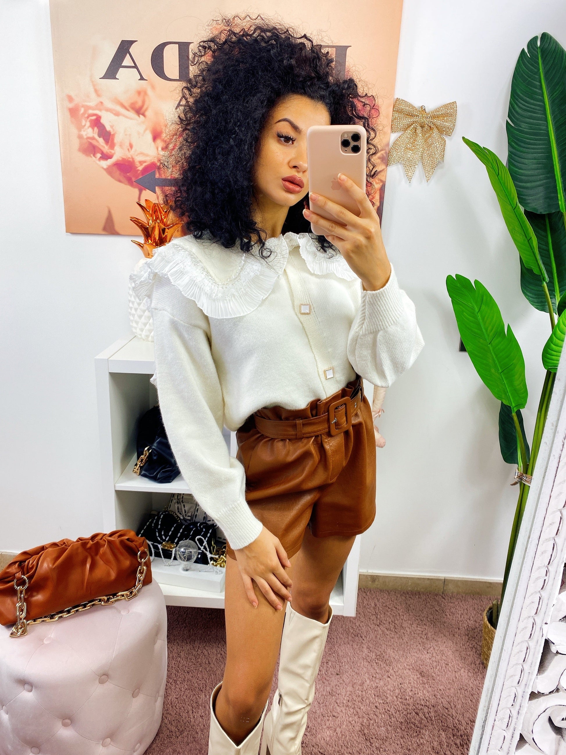 Maglione con pizzo e bottoni gioiello