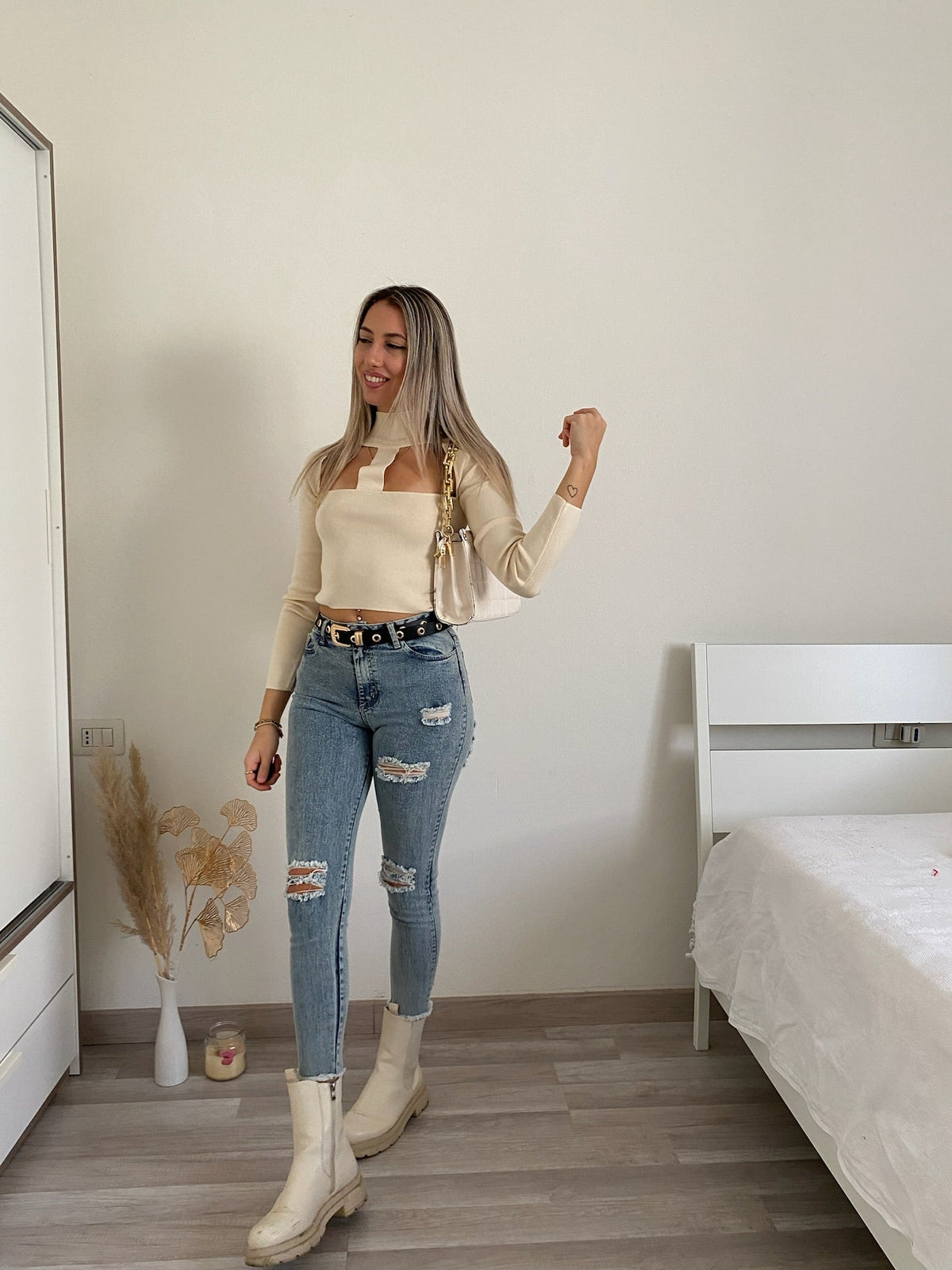 Maglia crema con apertura