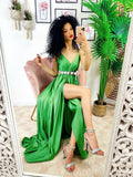 Abito in raso con maxi spacco verde chiaro