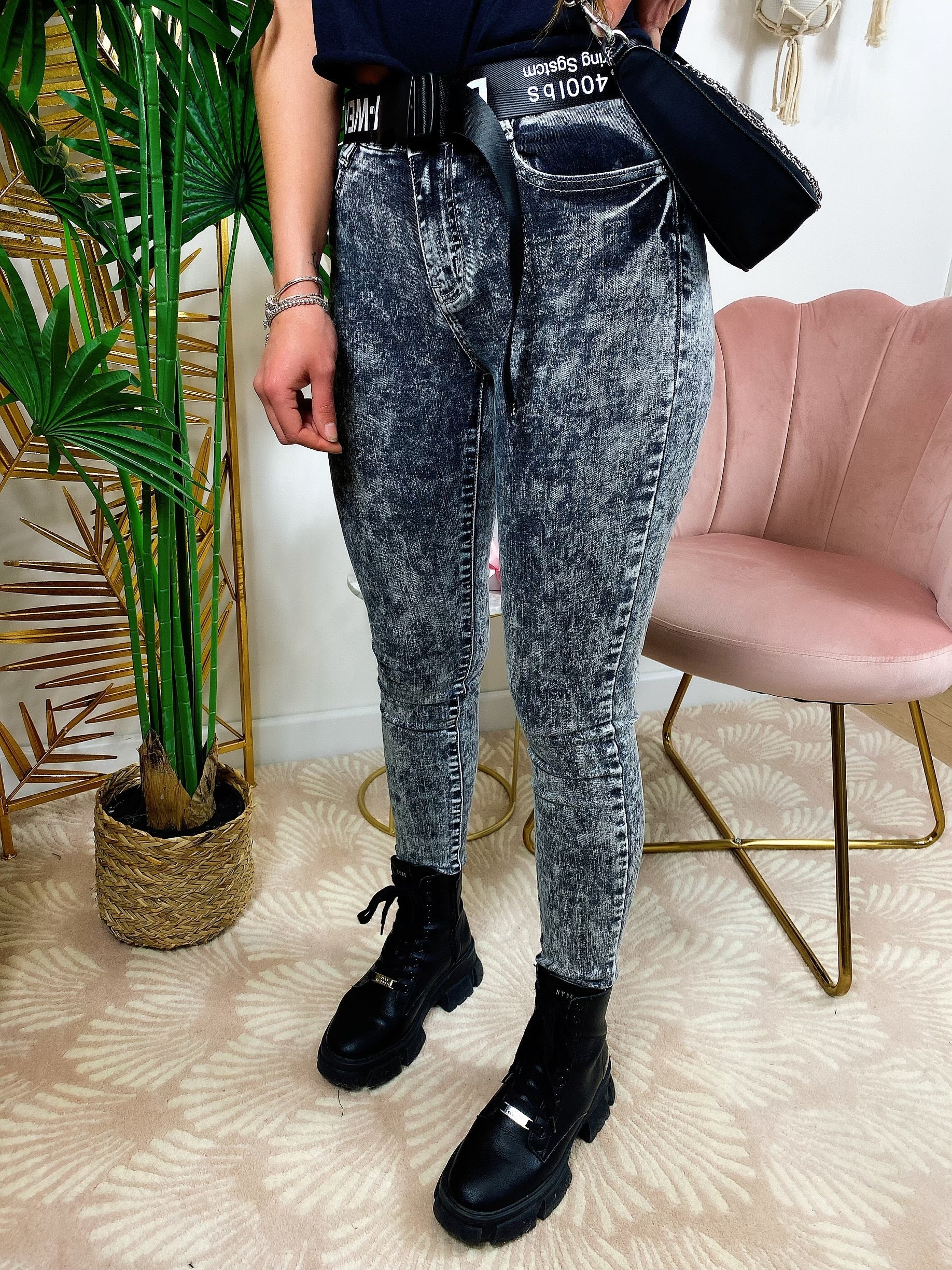 jeans nero con cintura