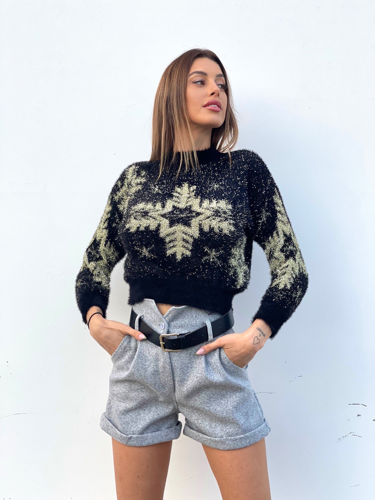 Short grigio in panno con cintura
