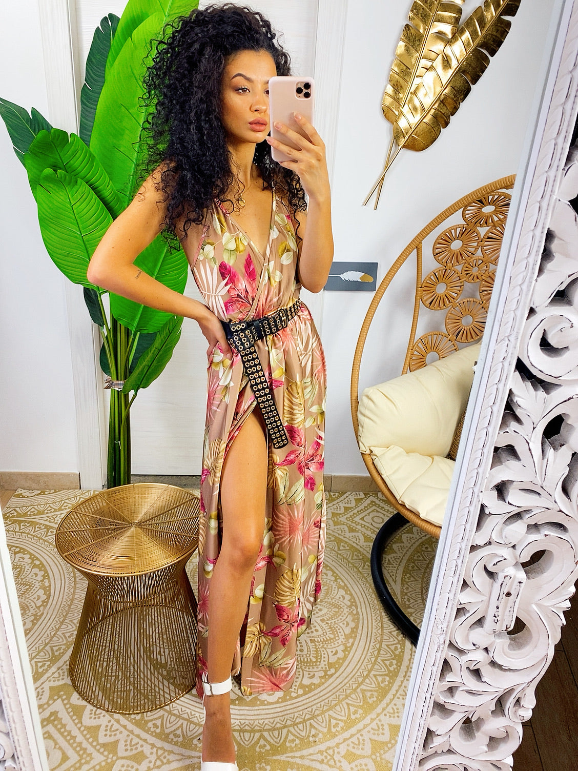 Abito in raso floreale con maxi spacco nude