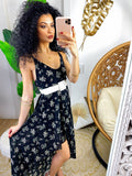 Abito con gonna asimmetrica e fiorellini