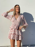 Abito bianco a balze con cuori rossi