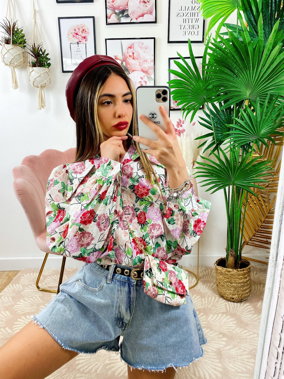 Camicia floreale con borsetta