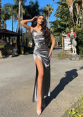 Abito in raso silver con drappeggio