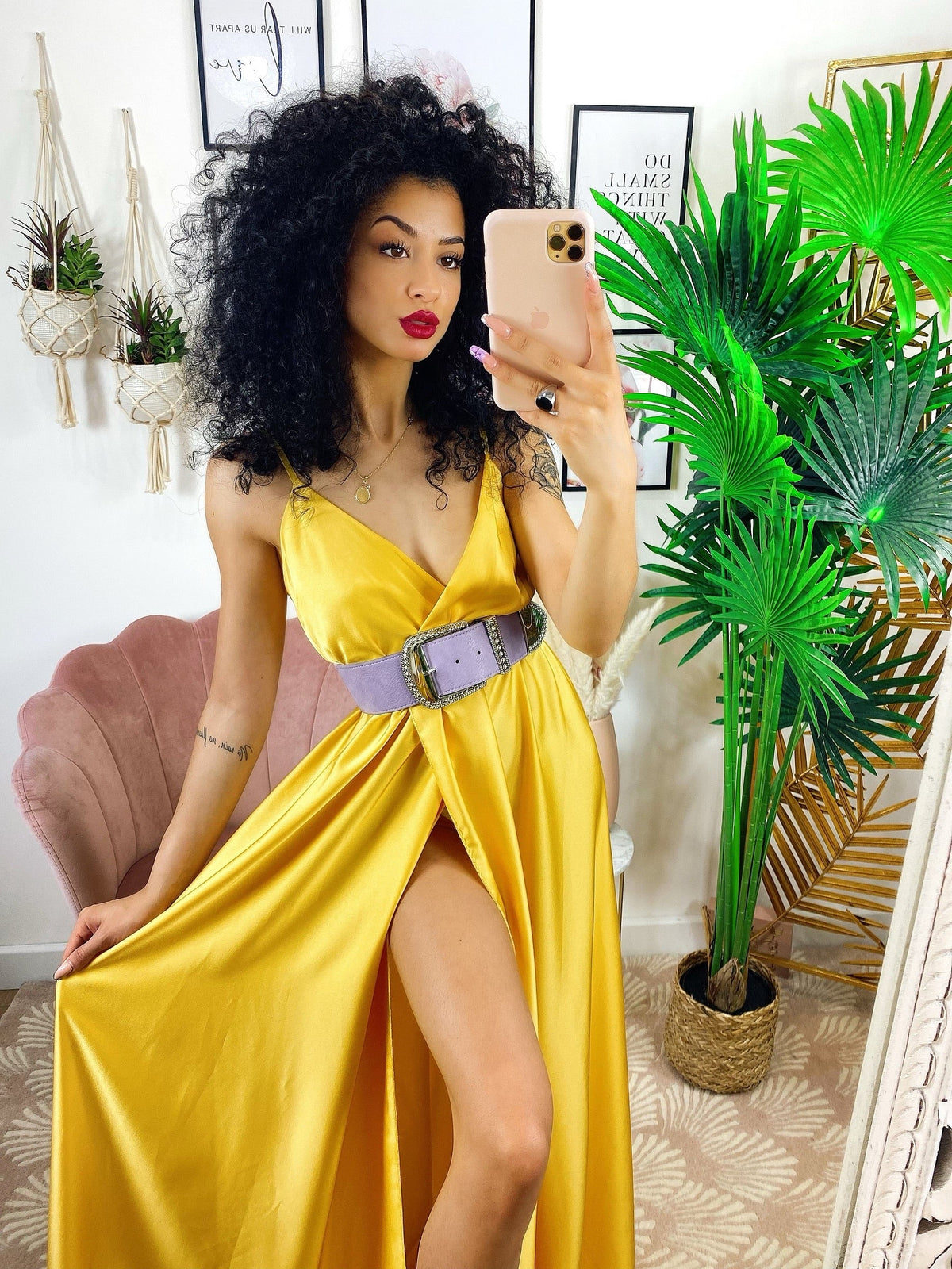 Abito in raso con maxi spacco Giallo
