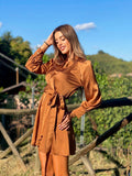 Abito in raso camel