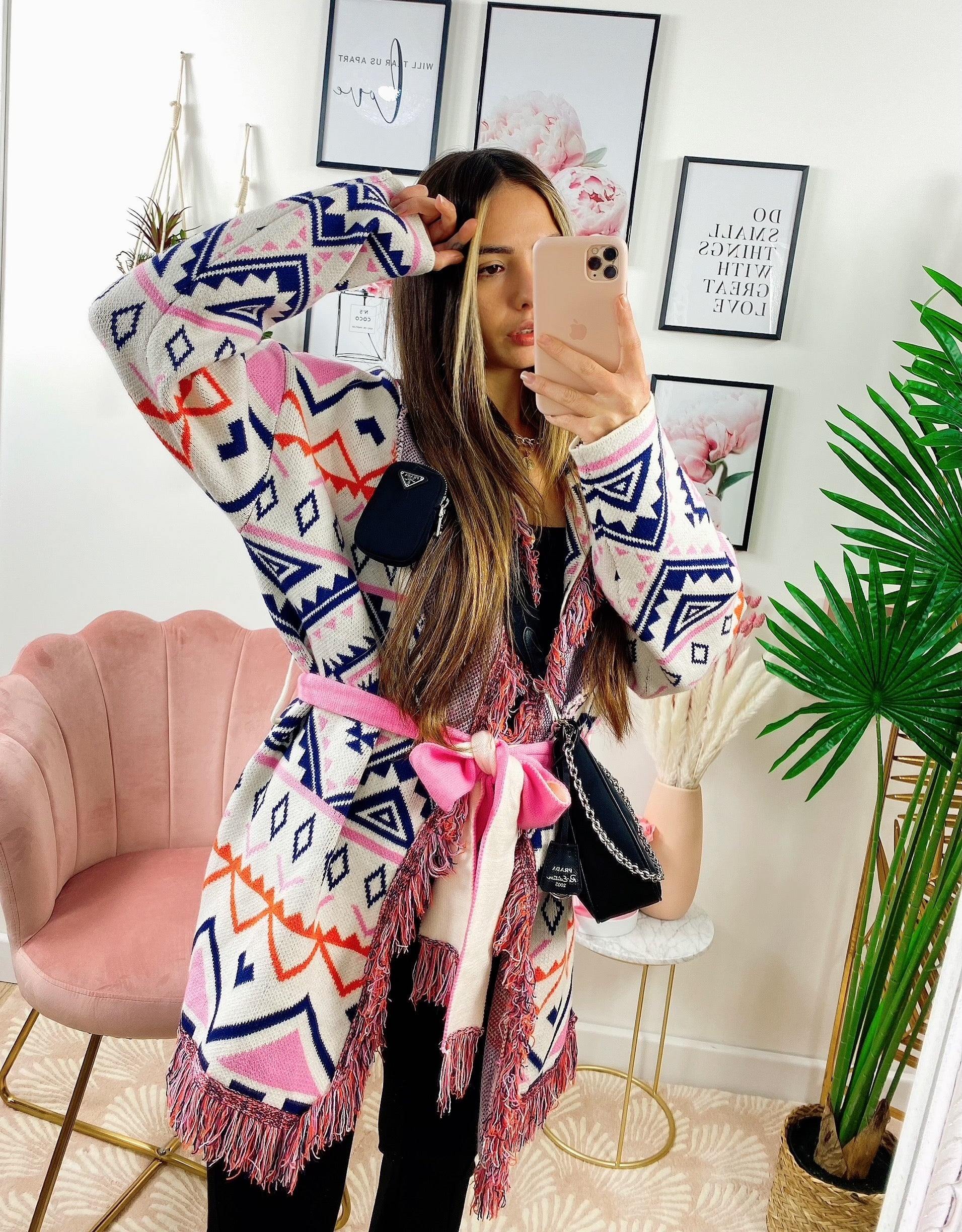 Cardigan A rombi dettagli rosa con frange e cinta