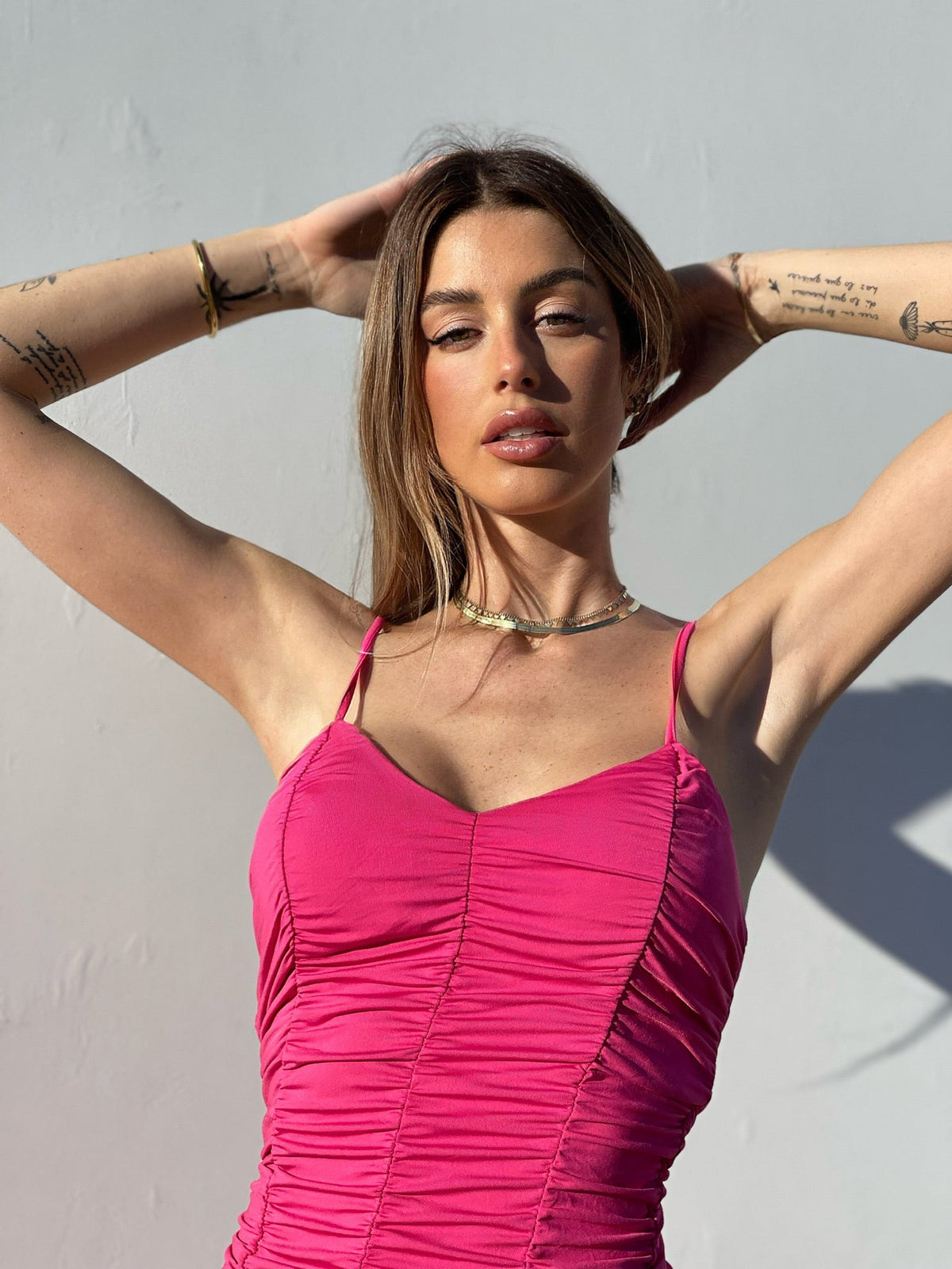 Abito aderente arricciato Fuxia