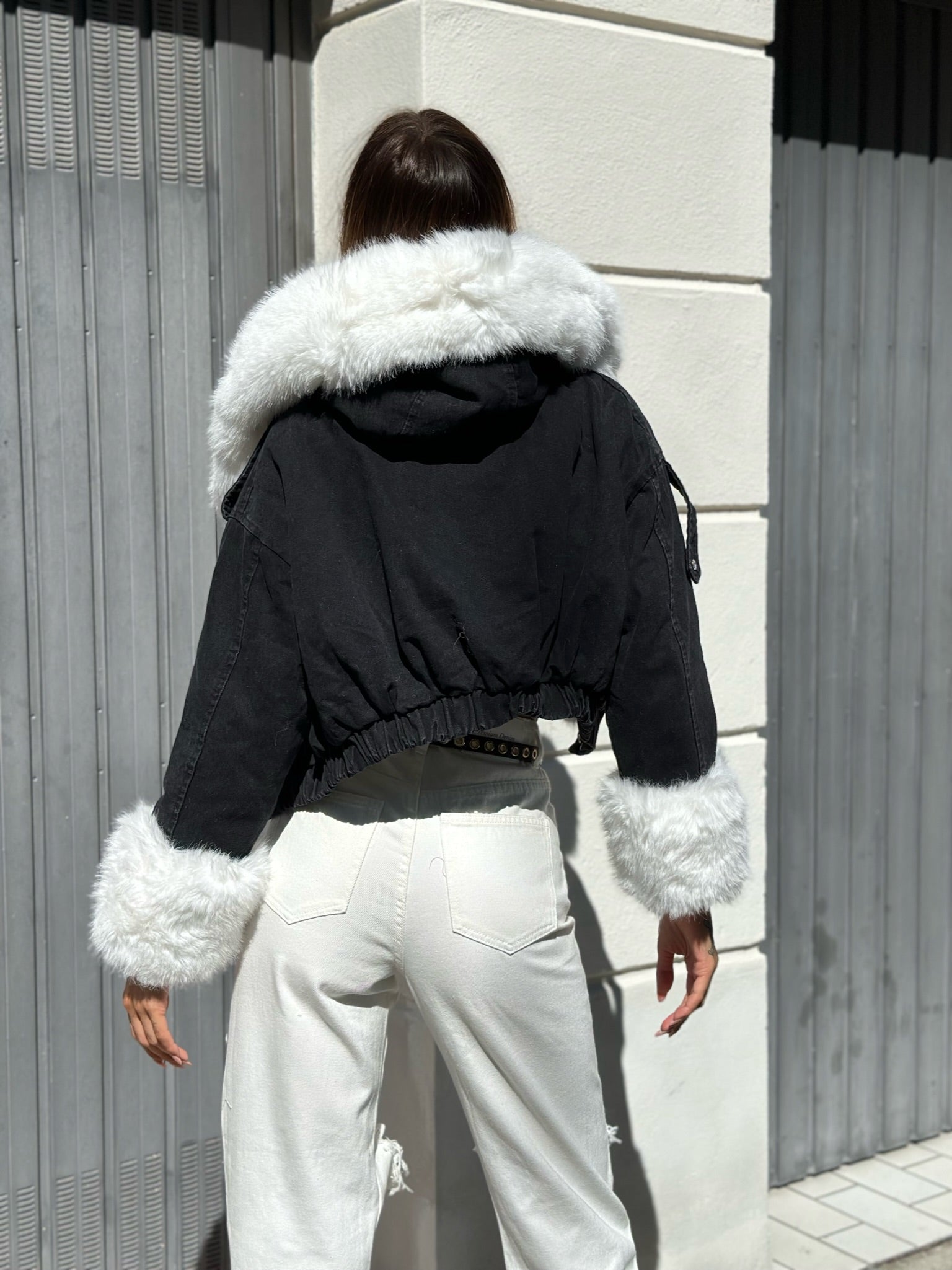 Giaccone di jeans nero pelo bianco