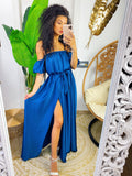 Abito in raso lungo con scollo a barchetta blu