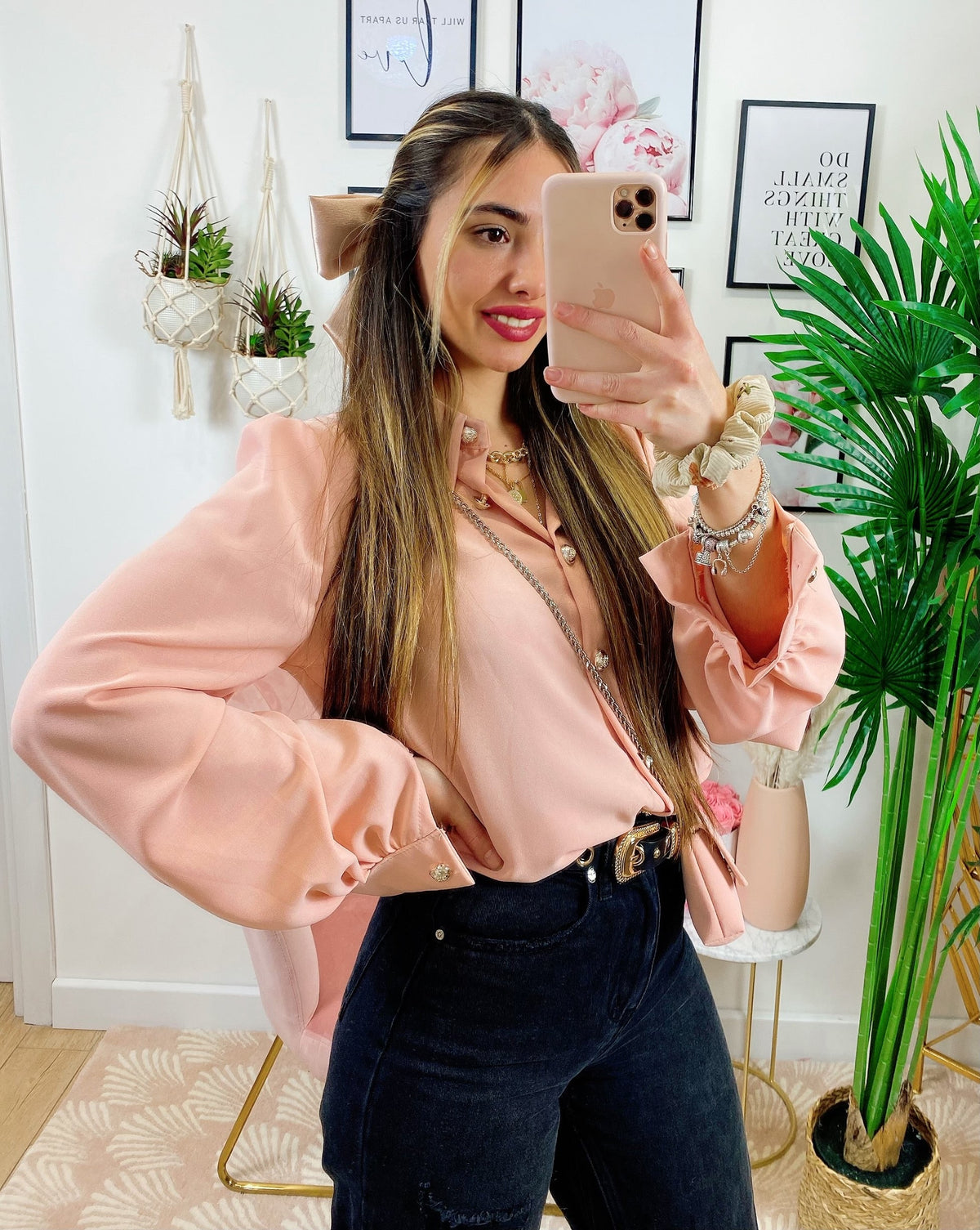 Camicia cipria con bottoni e borsetta