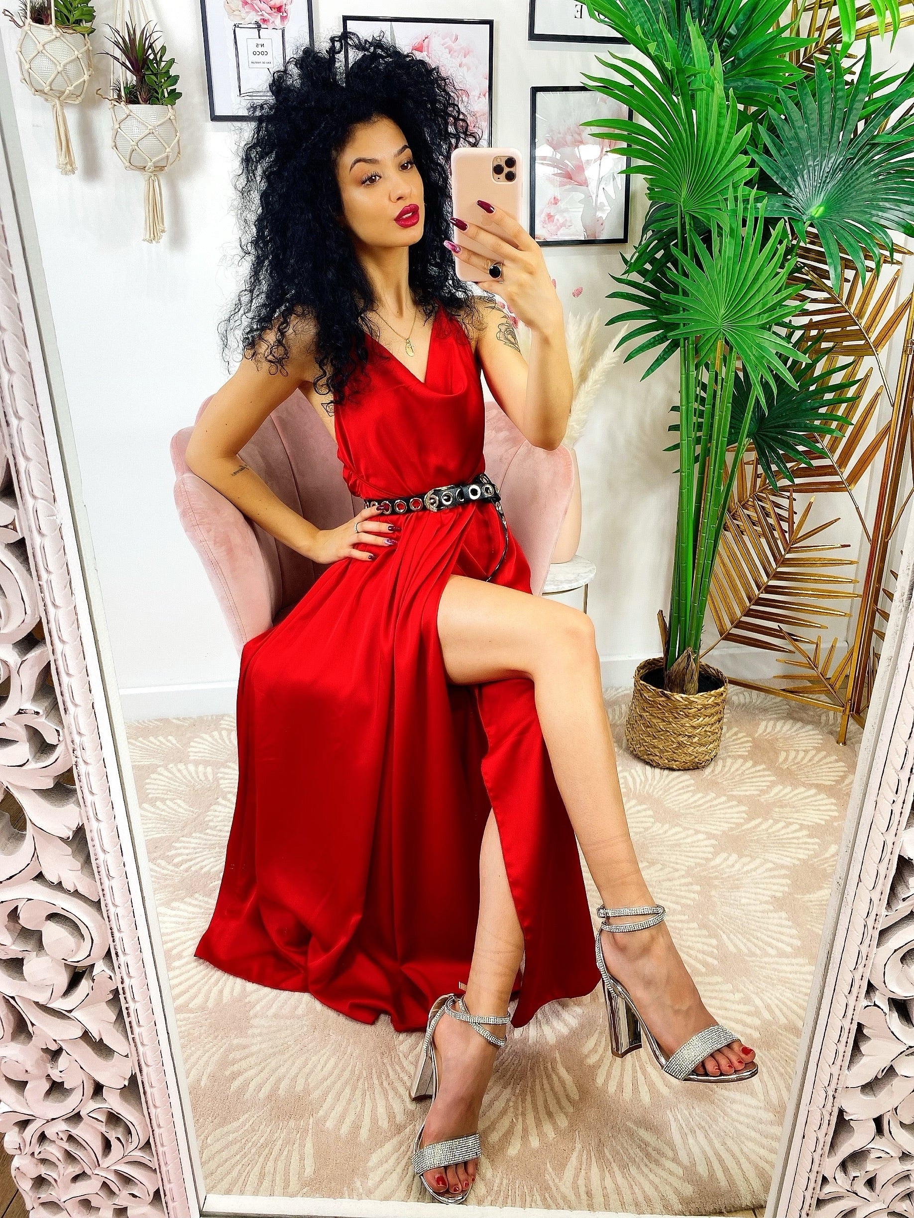 Abito midi raso con maxi spacco rosso