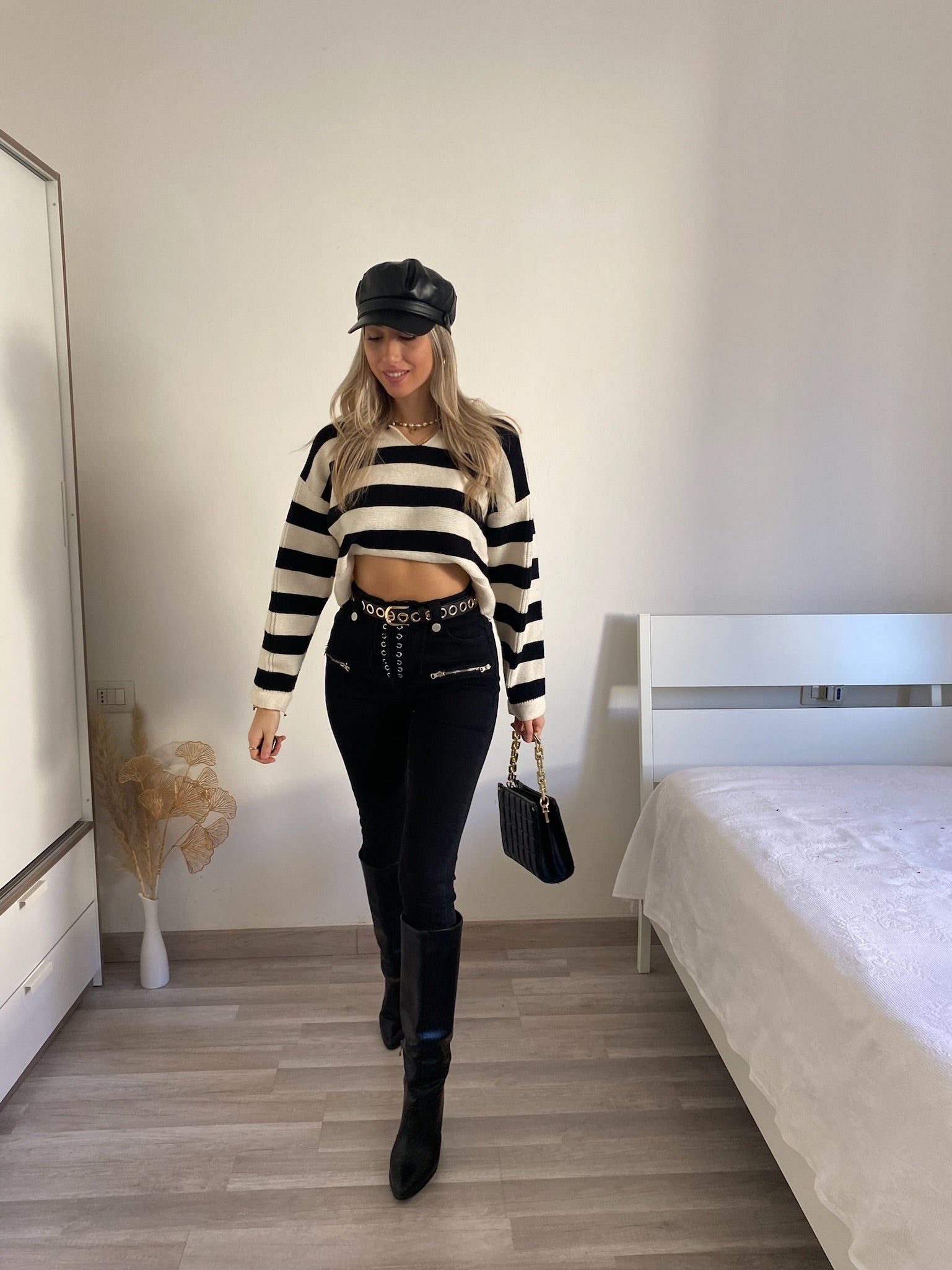 Jeans nero con lacci sul davanti
