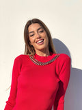 Abito in maglia rosso con catene Oro