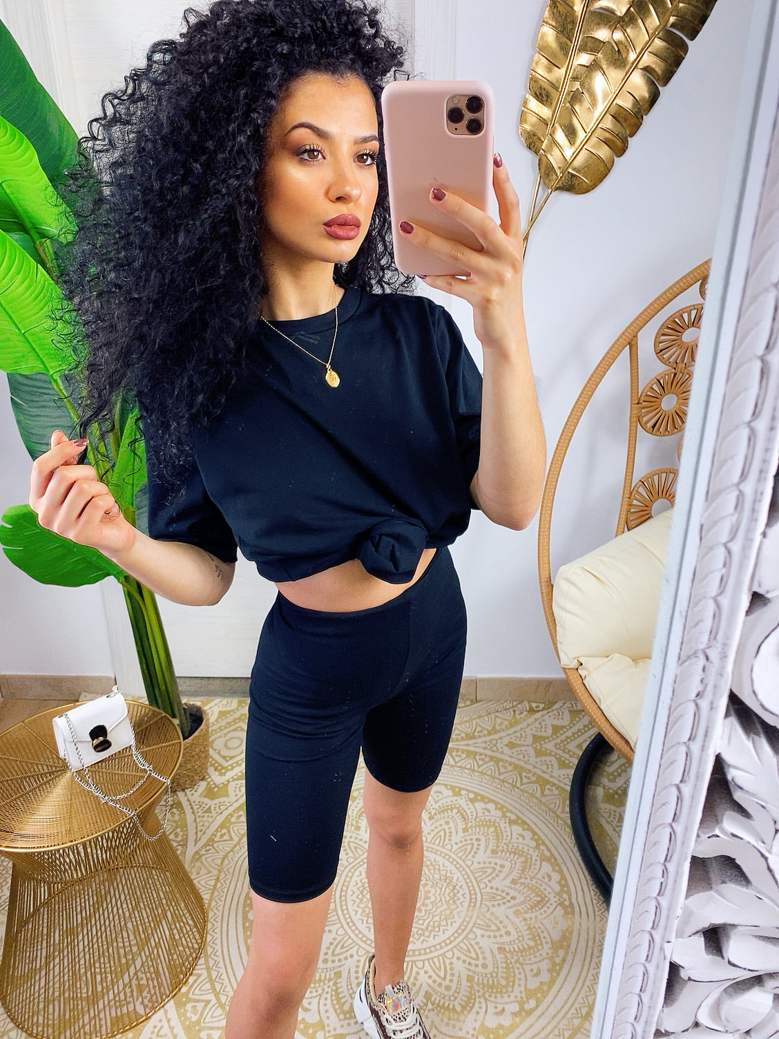 Completo sportivo maglia e pantaloncino nero