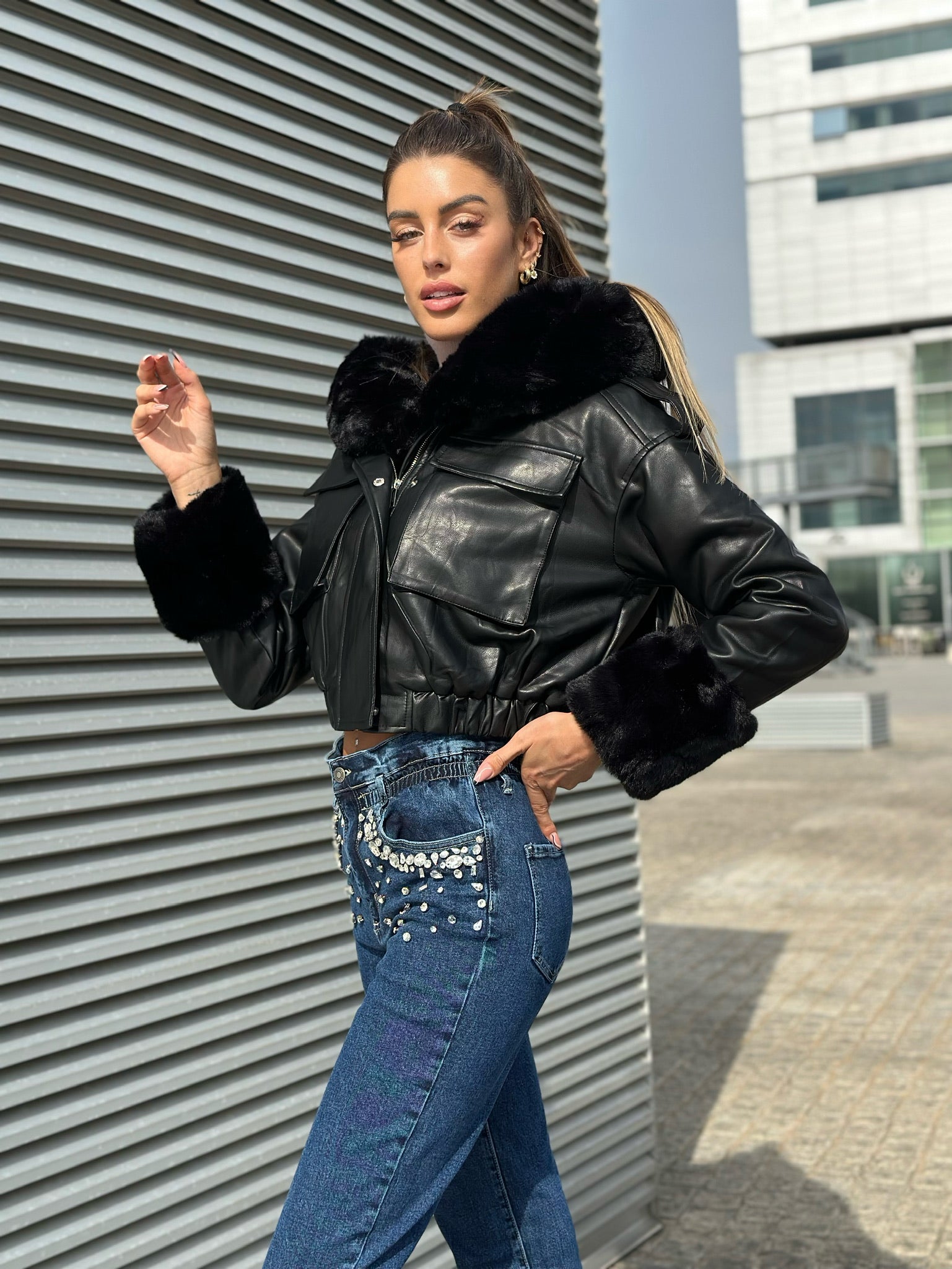 Giaccone in ecopelle nero con pelo