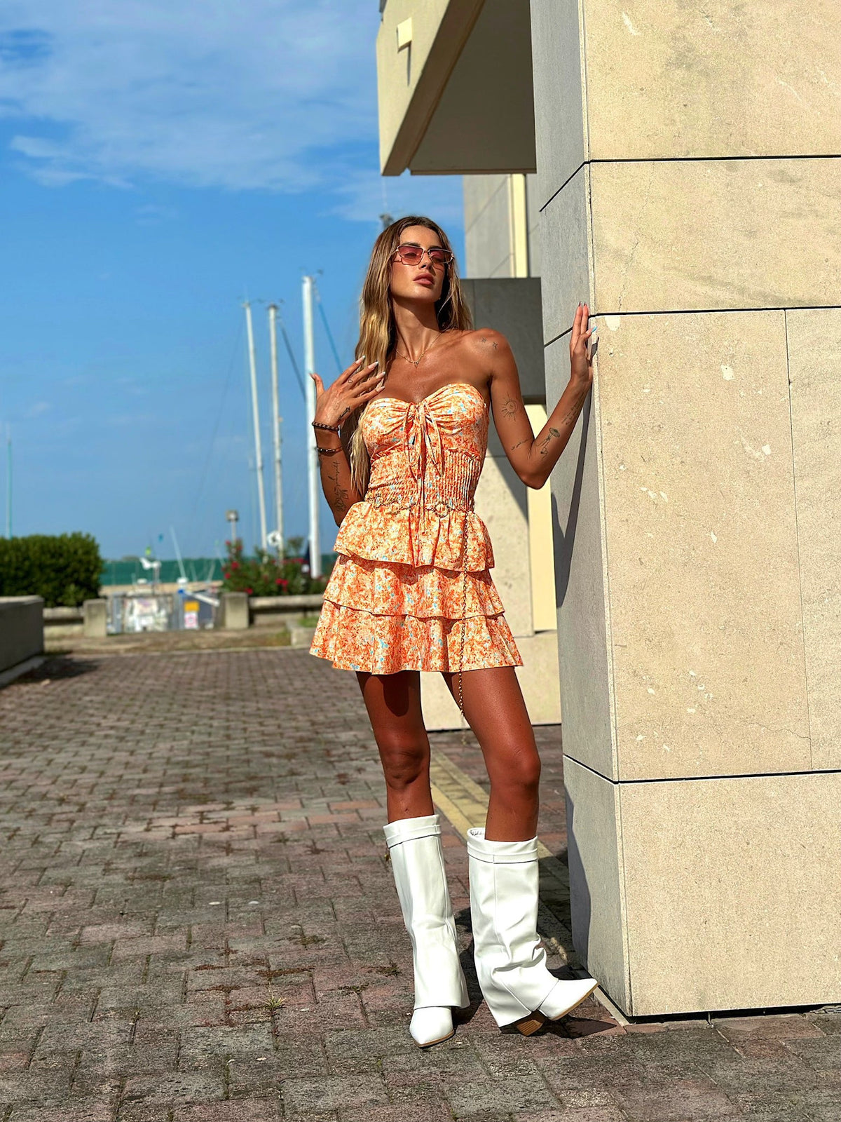 Abito a balze fiori pesca