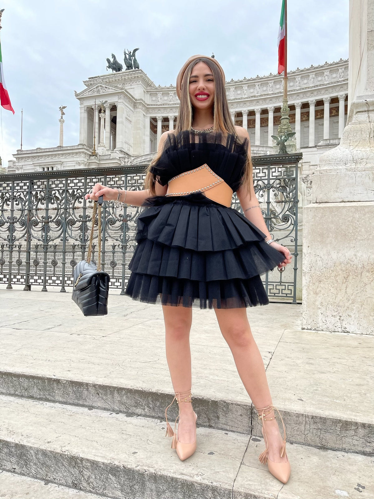 Abito in tulle con cintura