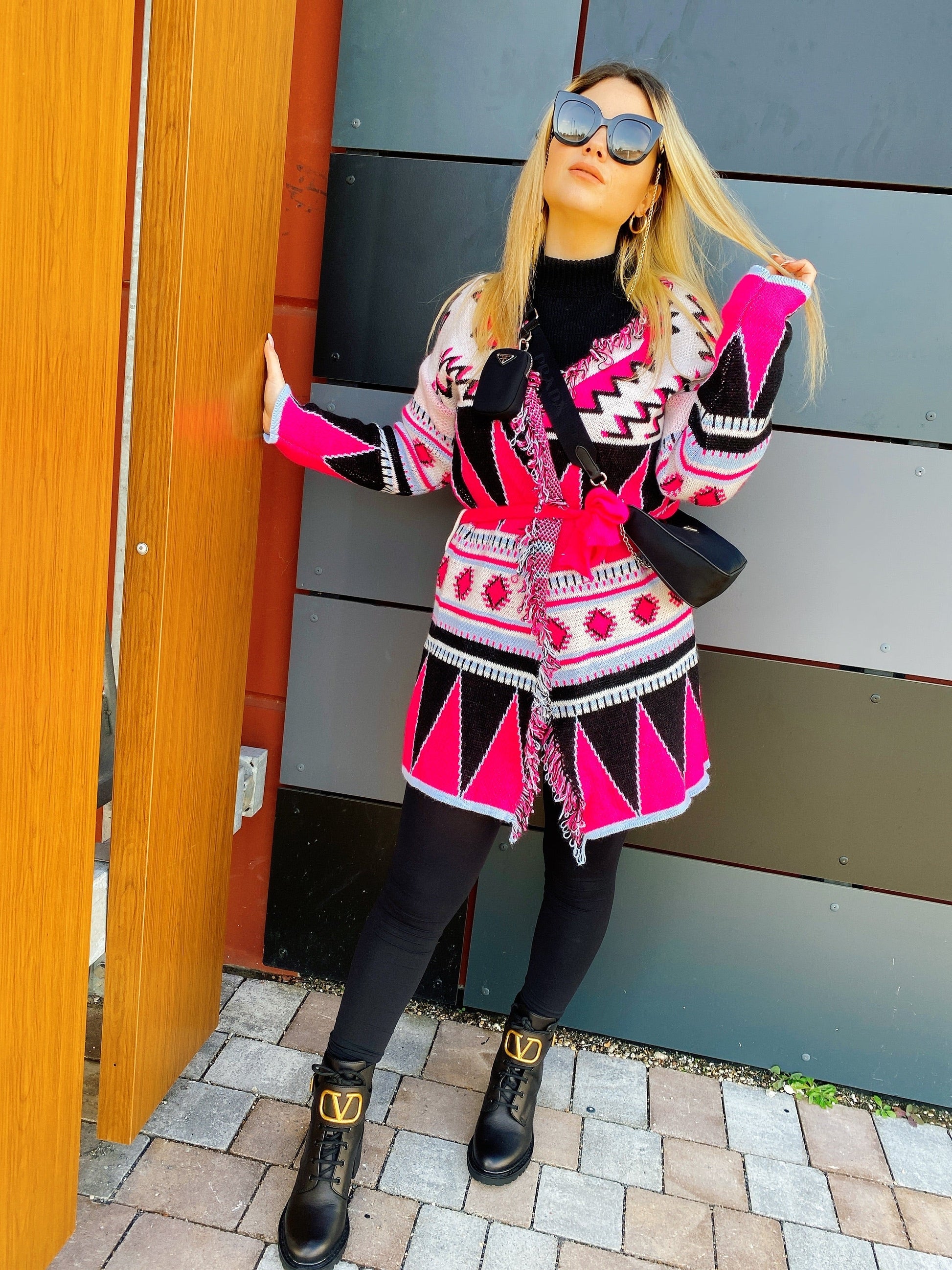 Cardigan fuxia con frange e cinta