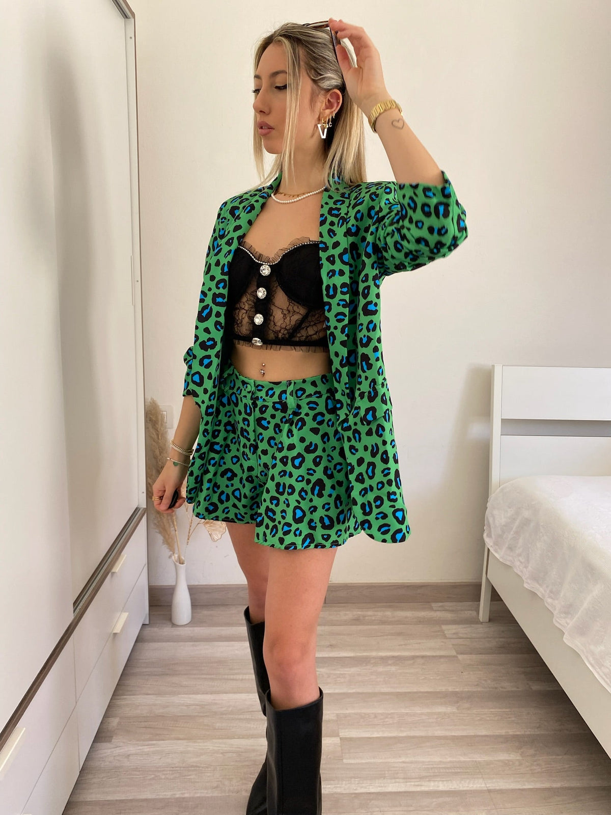 Completo giacca e Short maculato verde