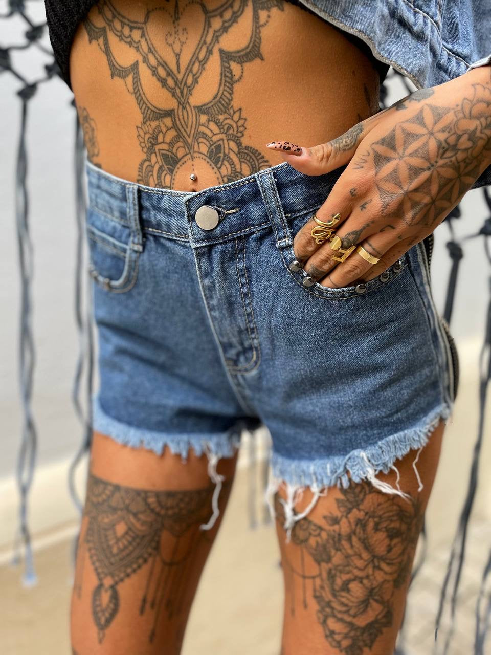 Short jeans borchie e patch