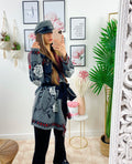 Cardigan grigio con sfumature rosse frange e cinta