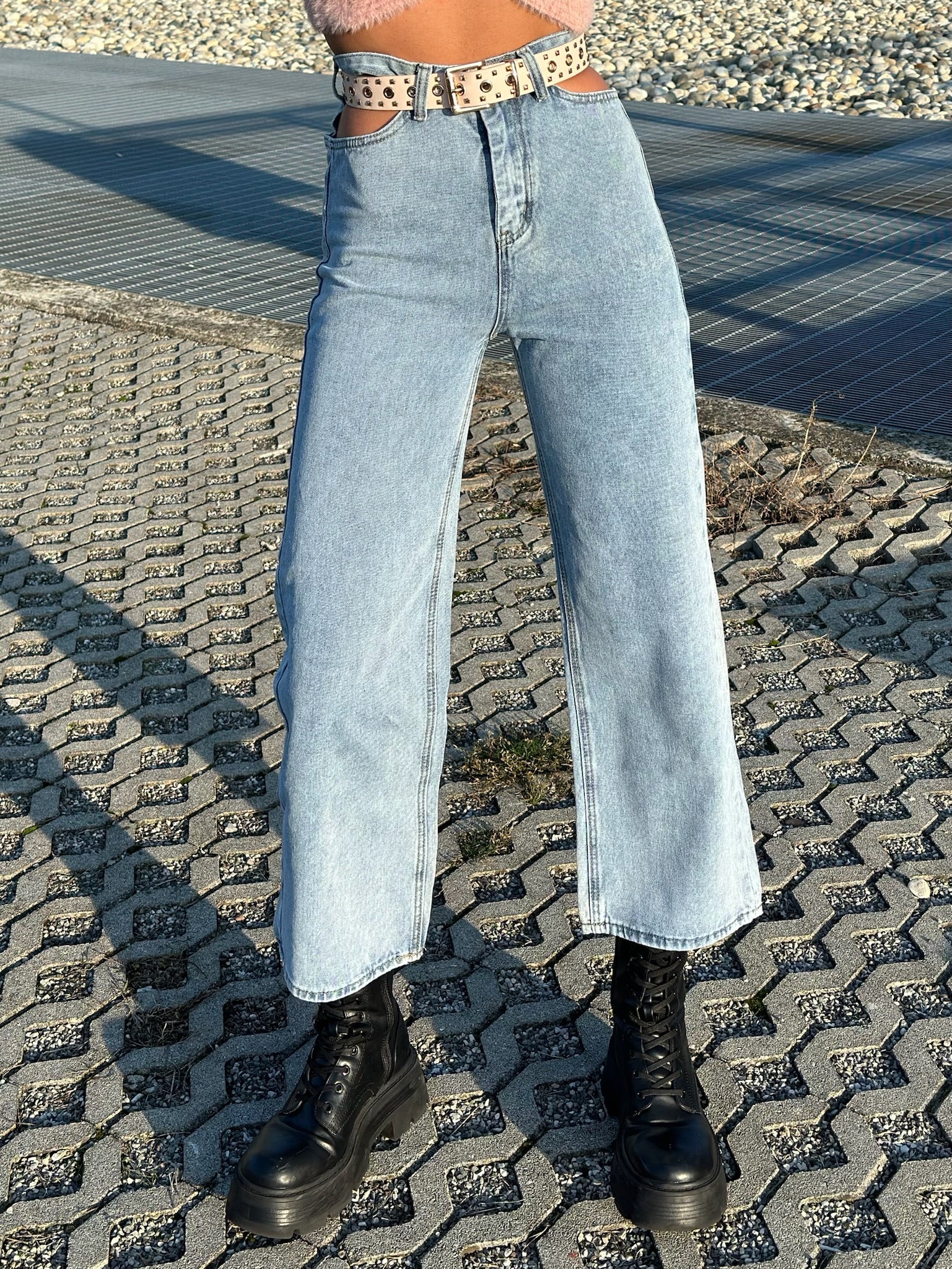 Jeans con spacchi superiori