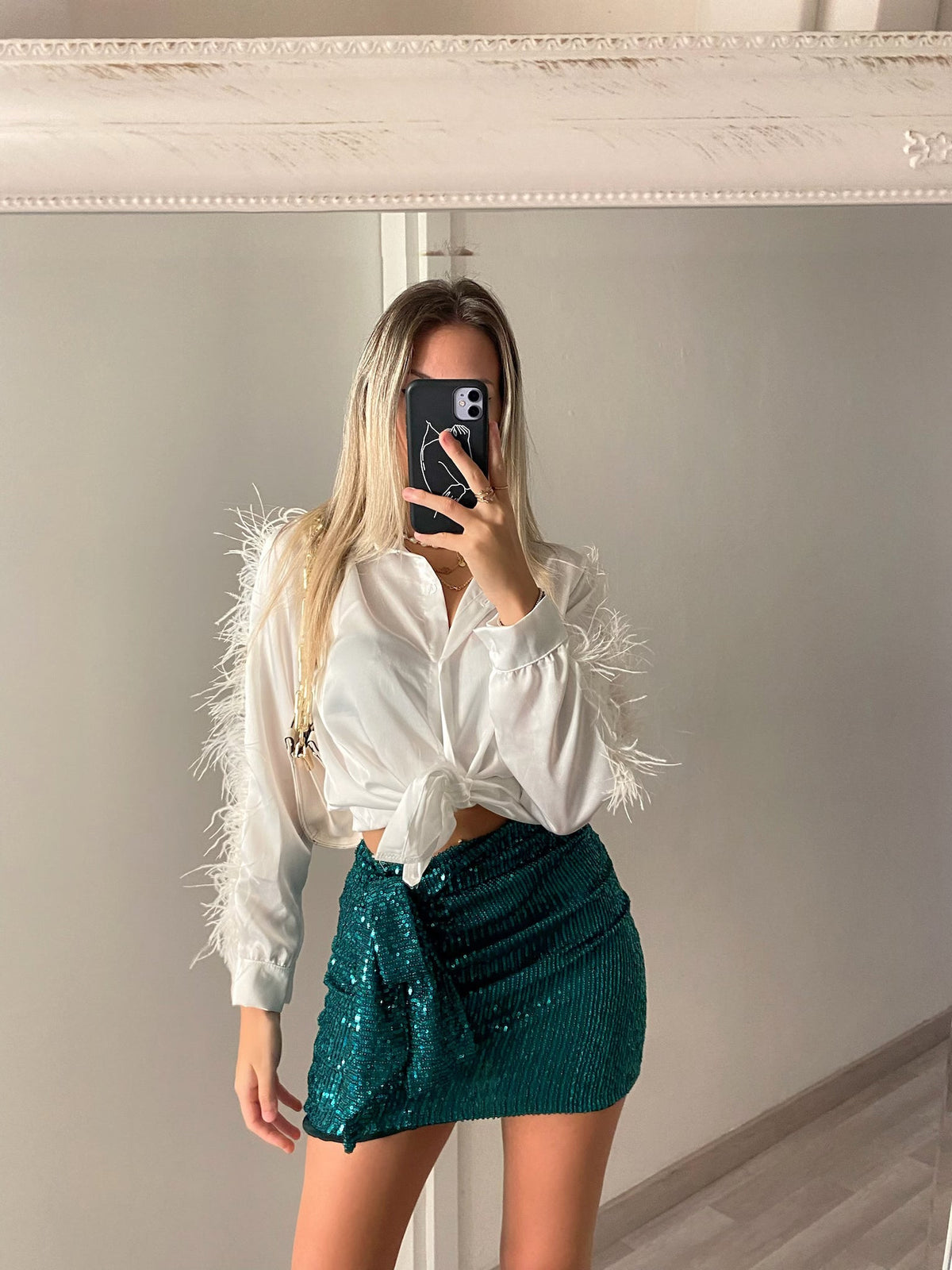 Camicia bianca con piume