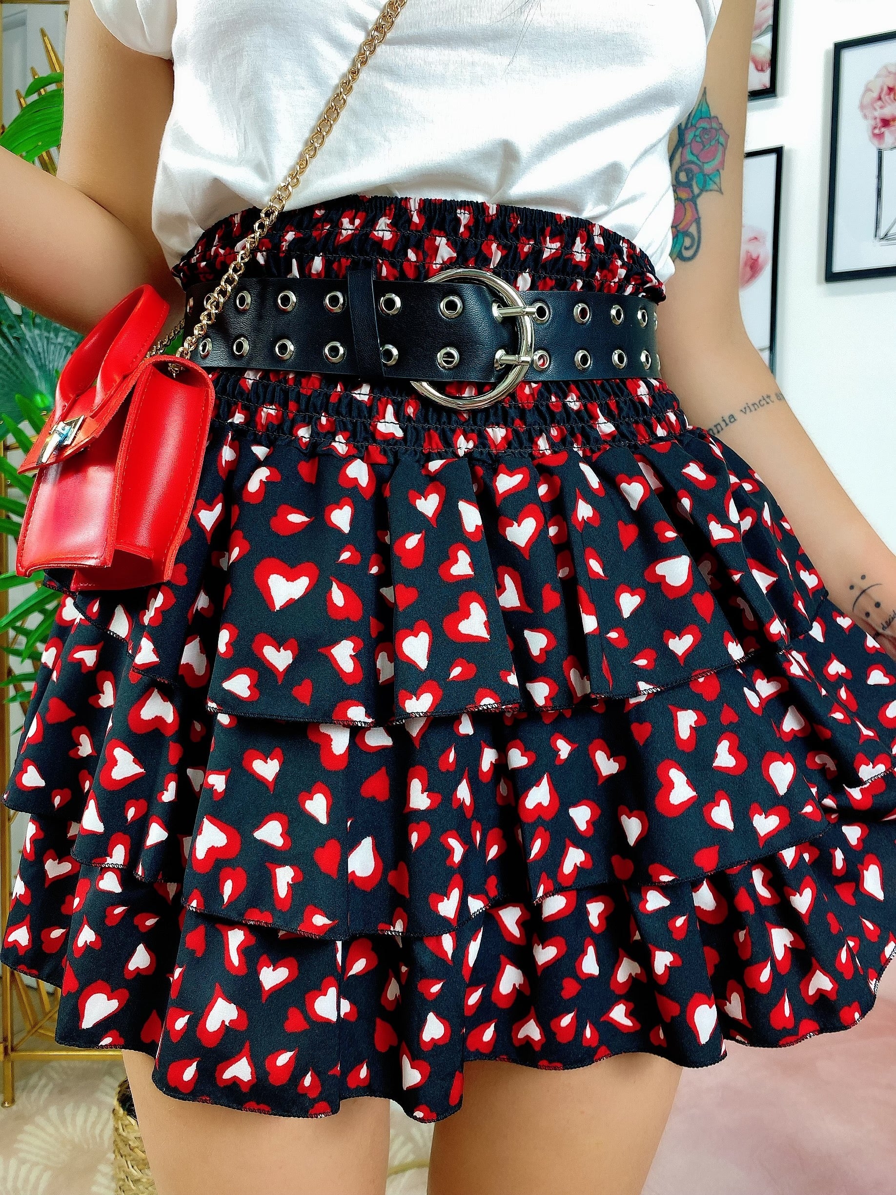 Gonna a balze nera con cuori