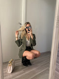Completo giacca con bottoni e short verde militare