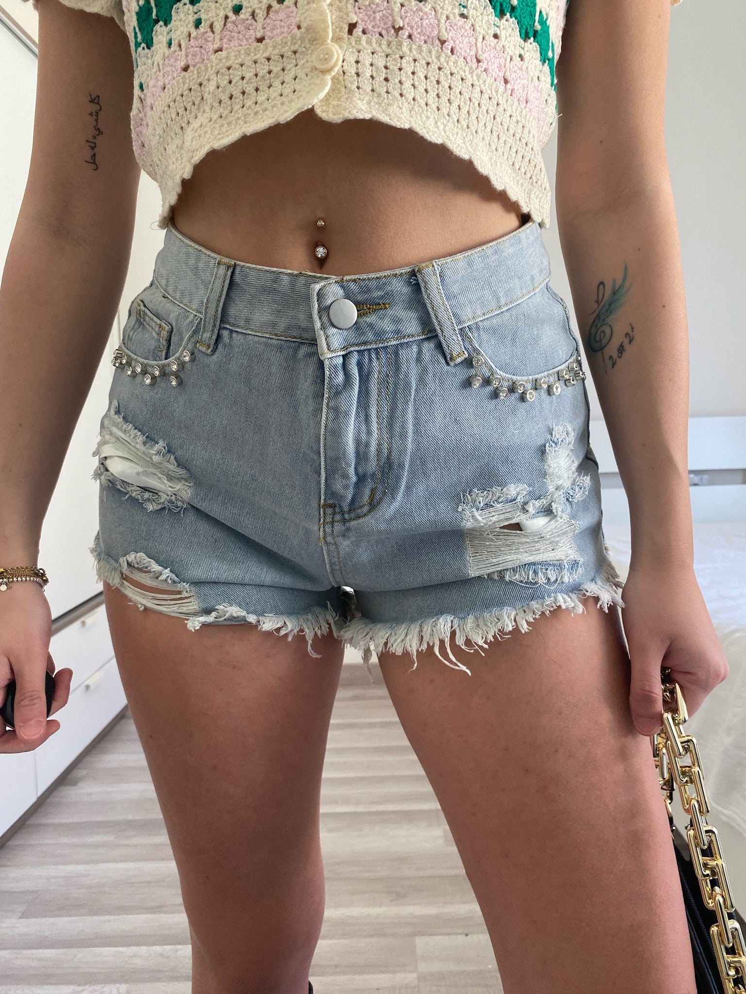 Short in jeans con strass