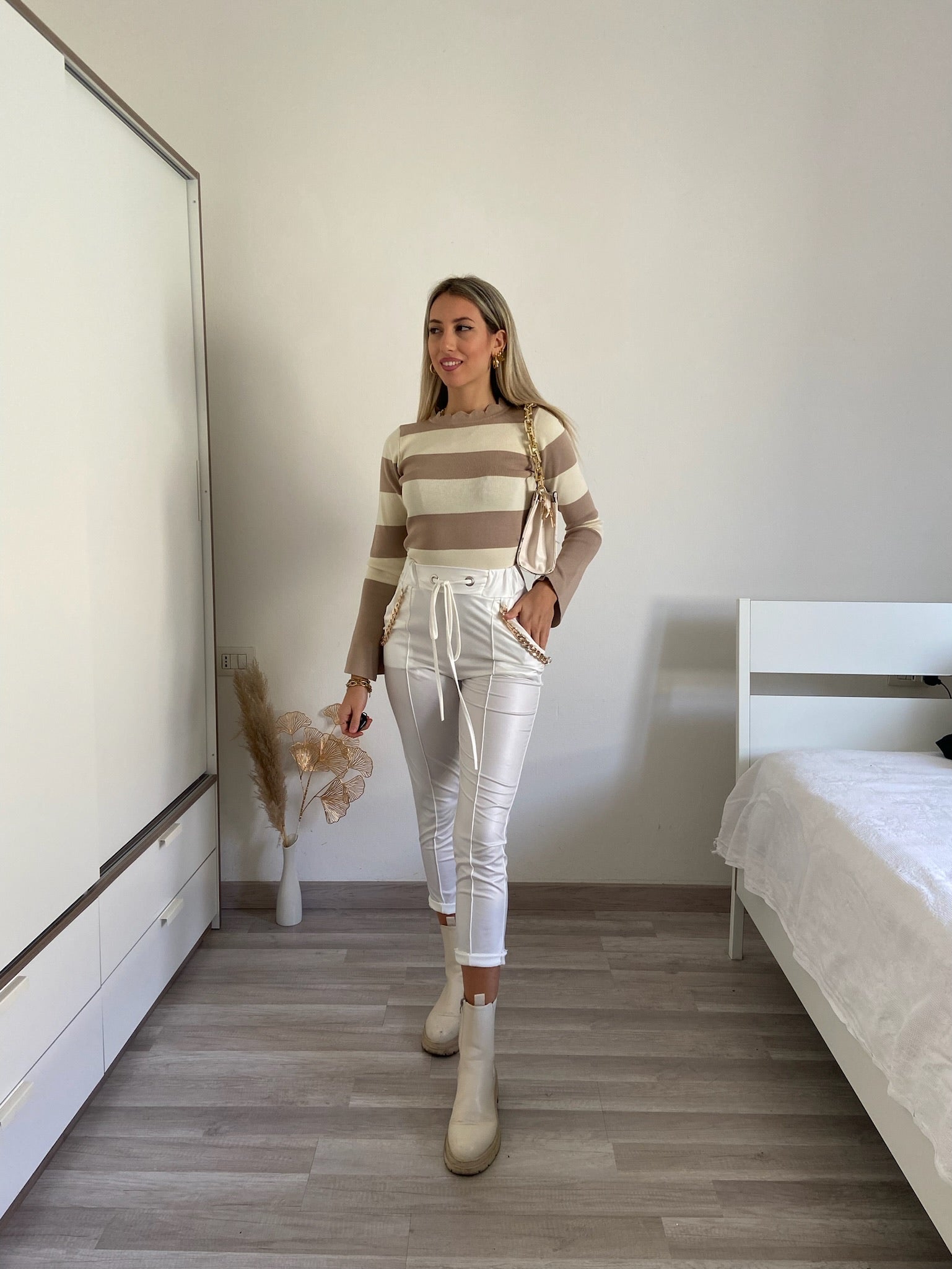 Leggins in eco-pelle con catene bianco