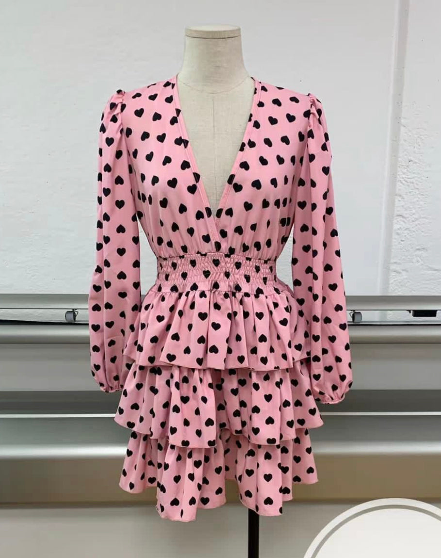 Abito a balze con cuori rosa