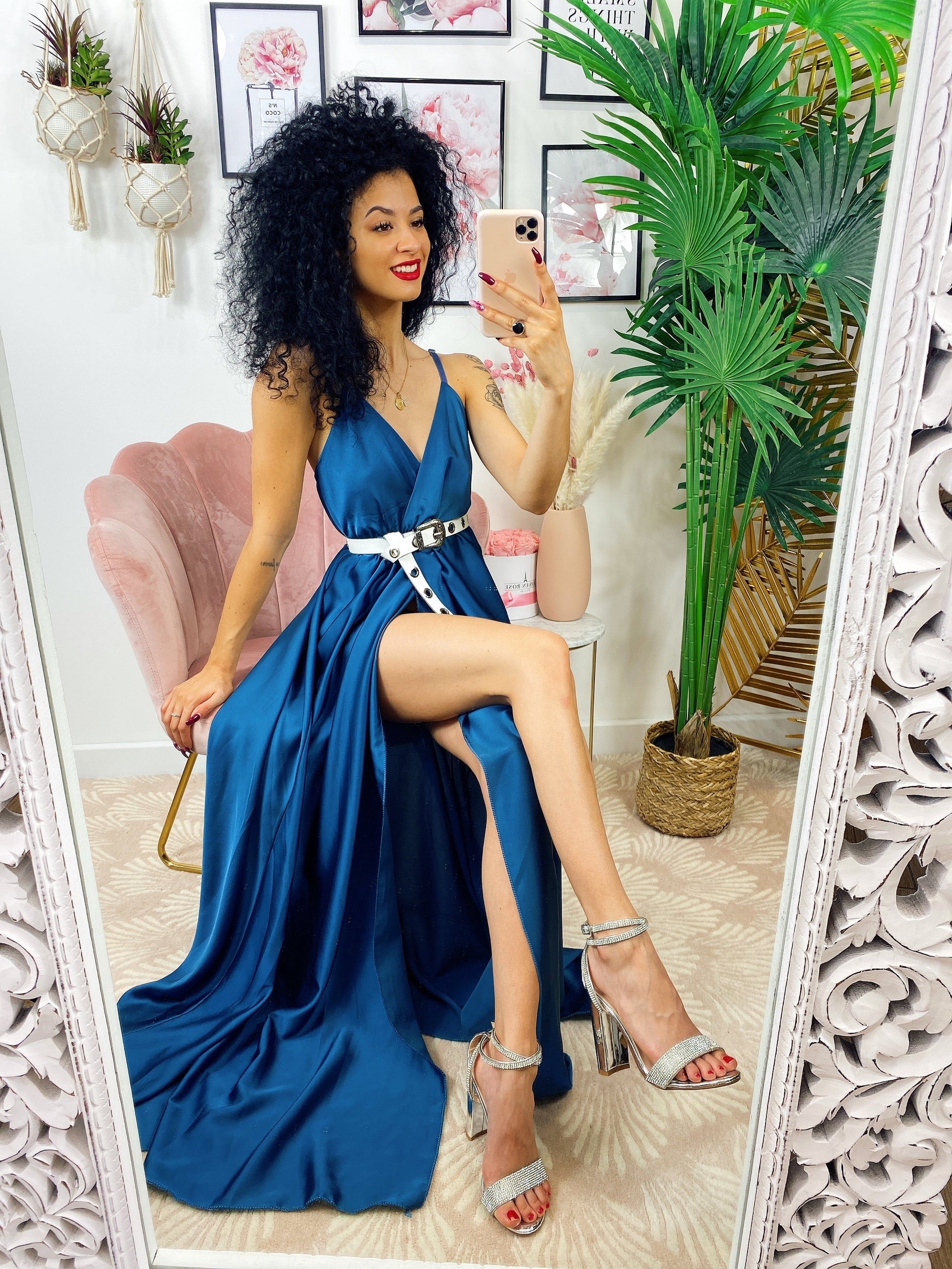 Abito in raso con maxi spacco blu petrolio