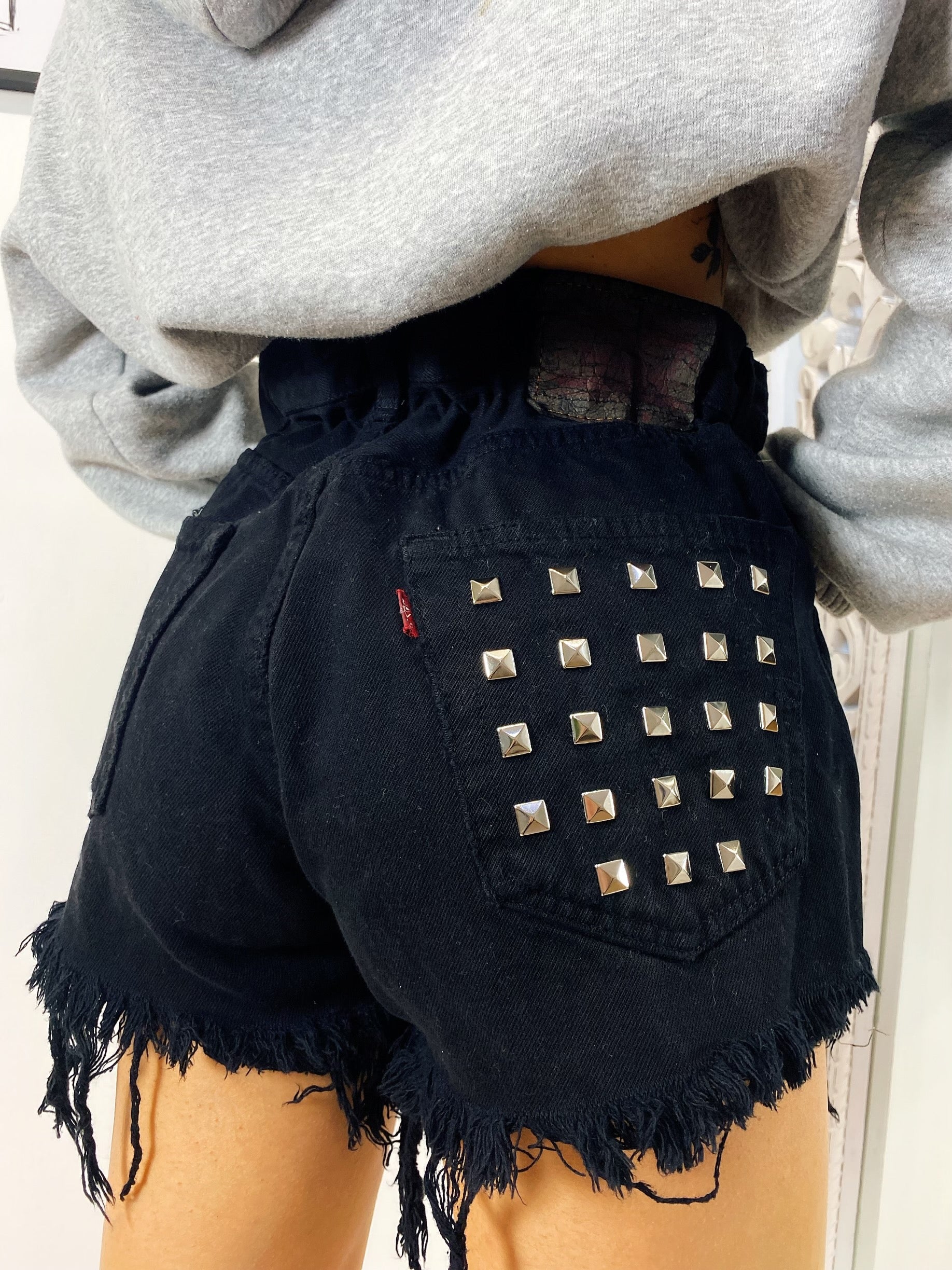 Short Levi’s Vintage nero con borchie