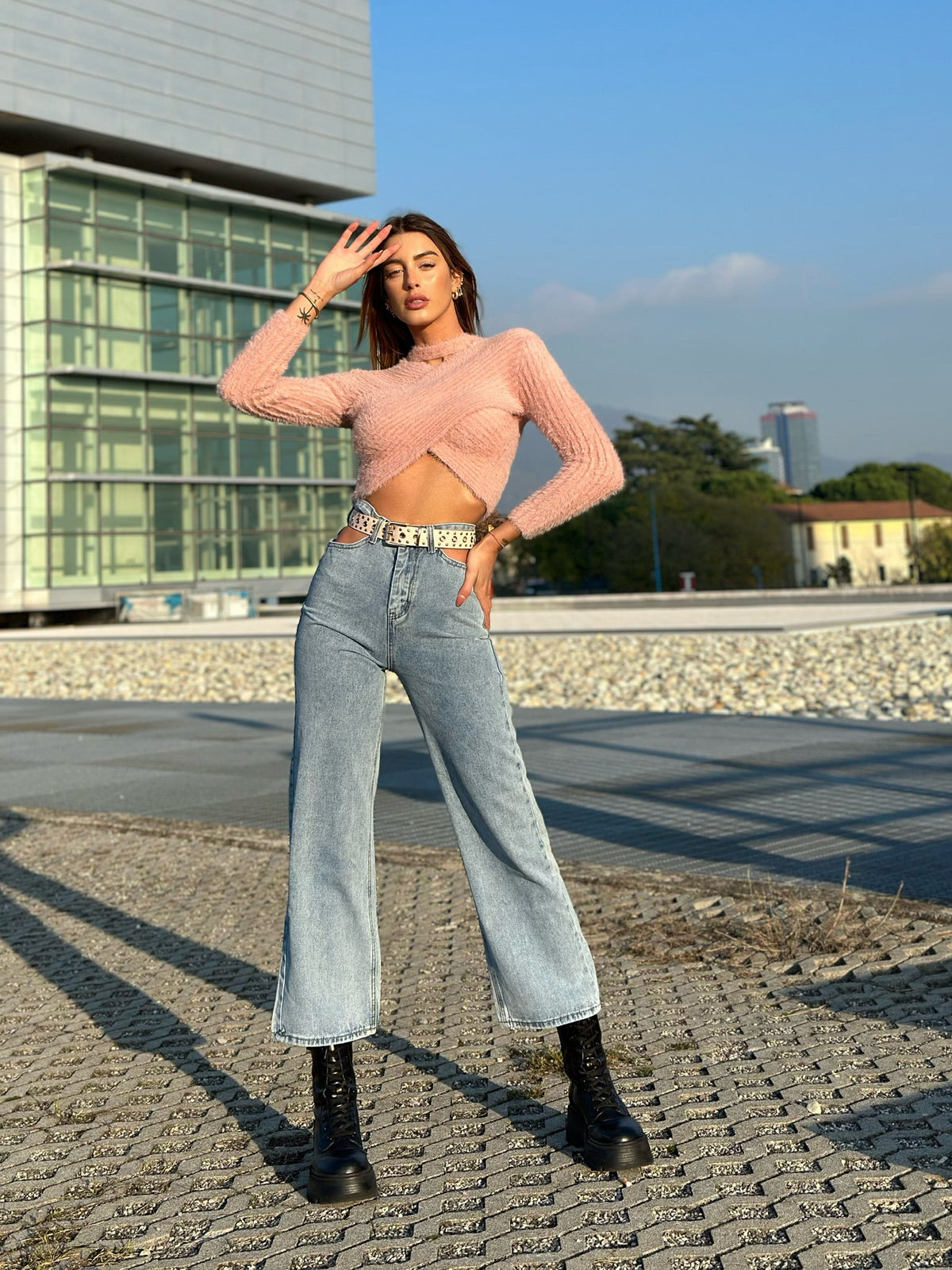 Jeans con spacchi superiori