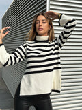 Maglione a righe collo alto