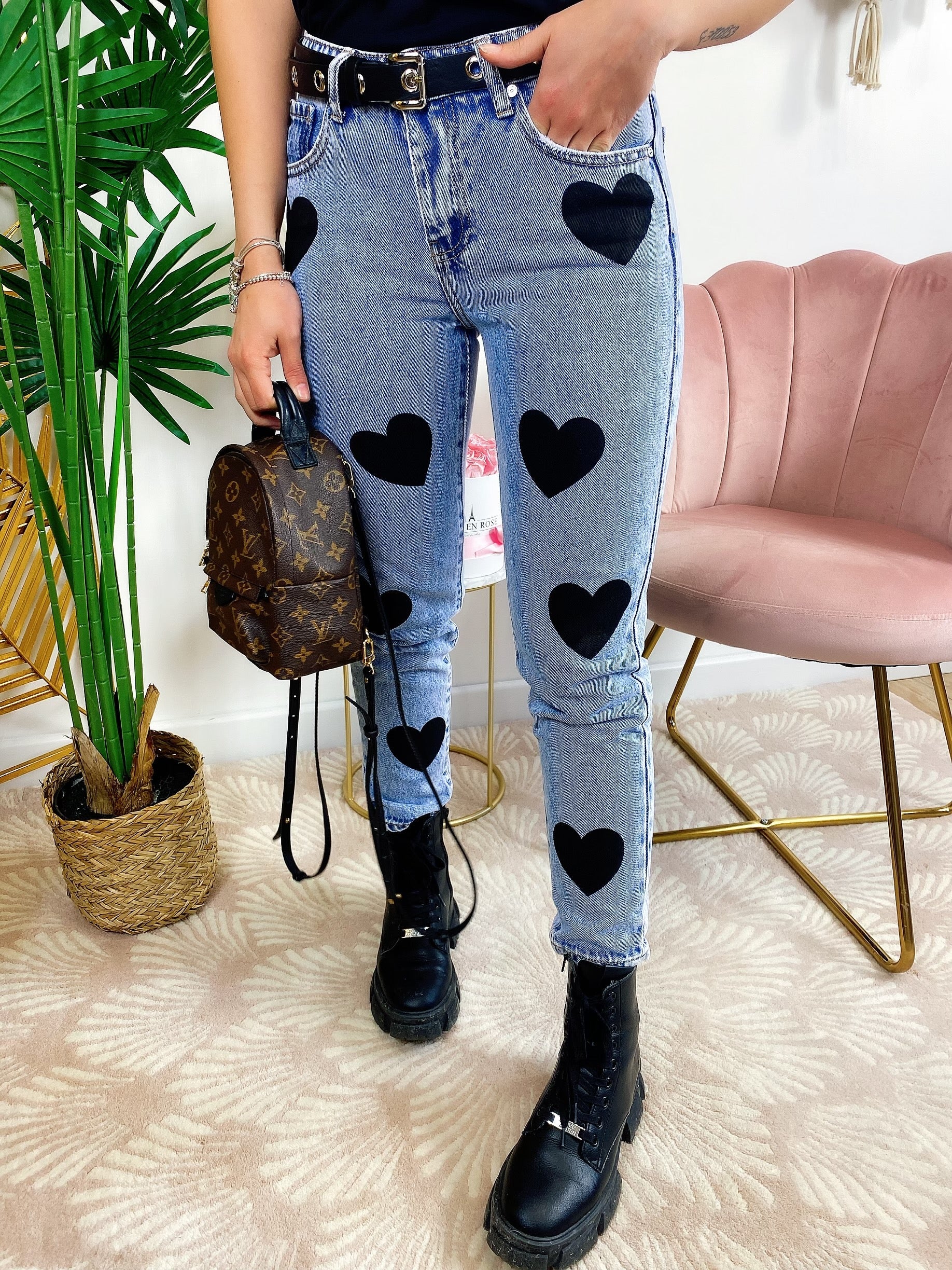Jeans con cuori grandi