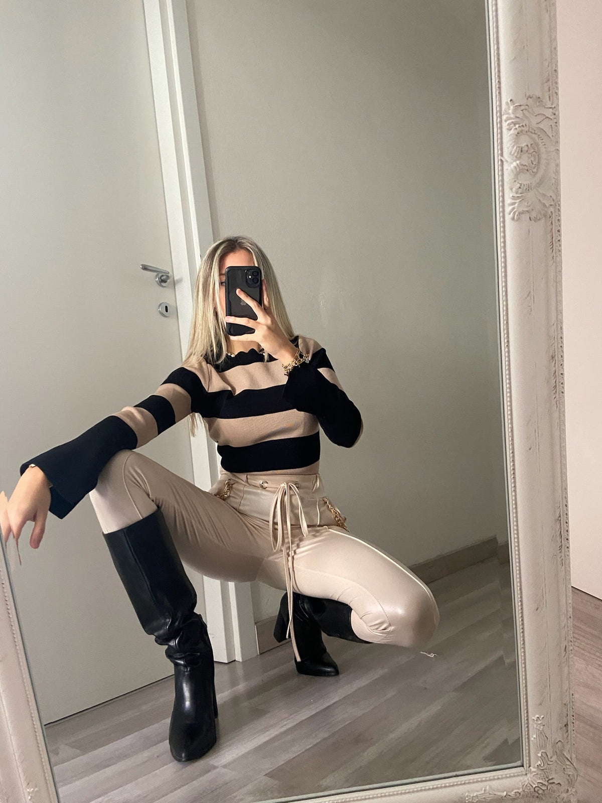 Leggins in eco-pelle con catene beige