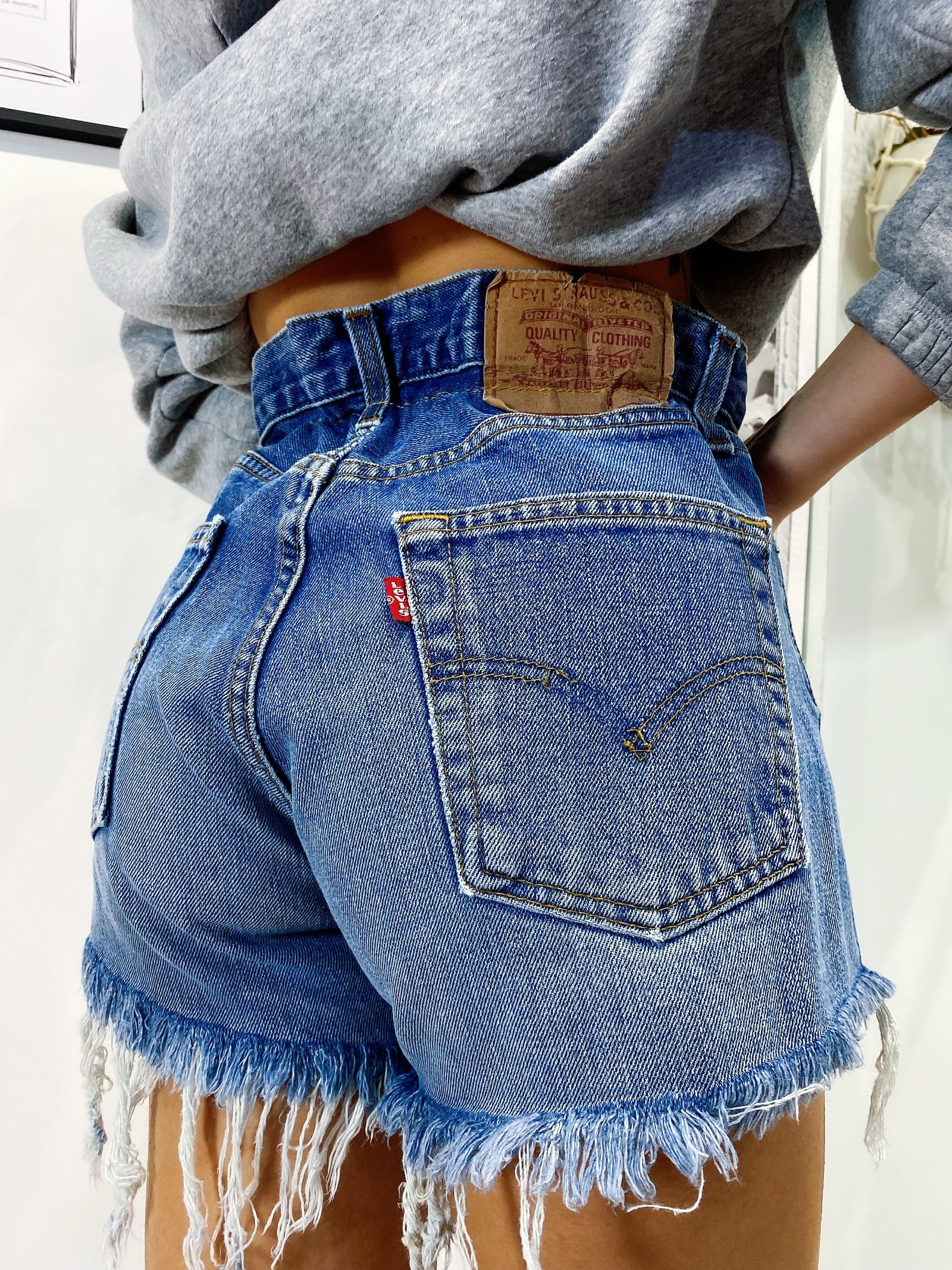 Short Levi’s Vintage bagno medio con strappi