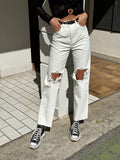 Jeans bianco con strappo
